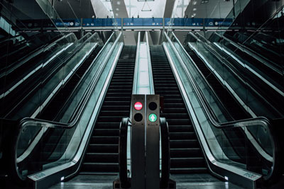 انجام تست نهایی پله برقی قبل از راه اندازی نهایی