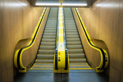 پله برقی نصب شده با ضمانت اصلات قطعات پله برقی